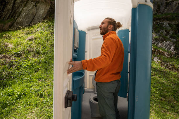Portable bathroom rental in Henry, IL
