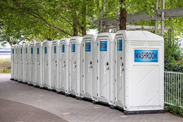 Best Porta potty rental near me  in Henry, IL